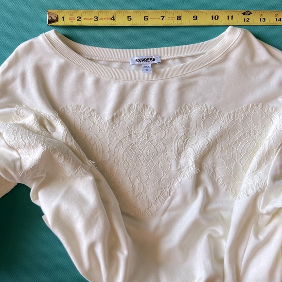 EUC Women’s Express embroidered mid-sleeve light cream top size medium - Picture 11 of 12